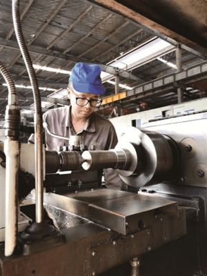 衢州四杰榮登“全國(guó)優(yōu)秀農(nóng)民工”榜單，機(jī)械設(shè)備研發(fā)領(lǐng)域展風(fēng)采